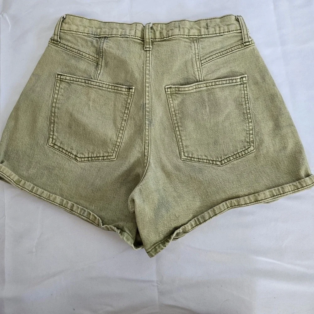 Universal Thread Womens High Rise Midi‎ Shorts Olive Green Size 6/28R